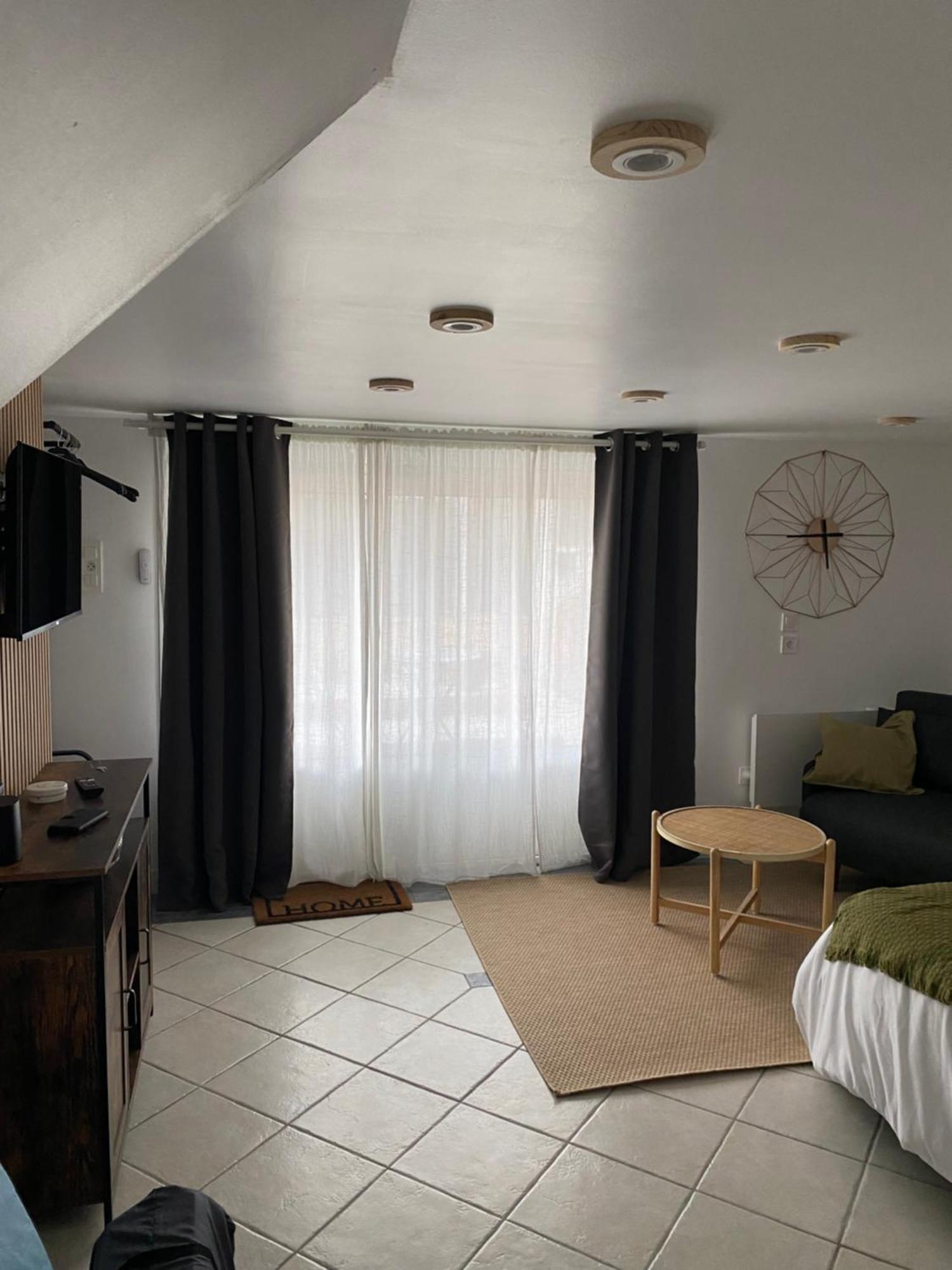Appart Studio Rdc De Maison Avec Exterieur Proche Reims Tinqueux Room photo